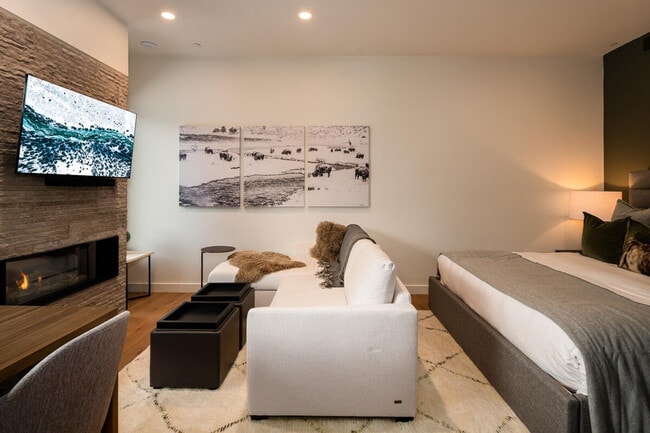 Building Photo - 4 Boathouse Way