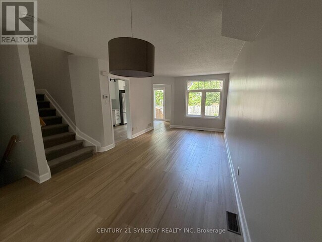 Building Photo - 551 Wild Shore Cres