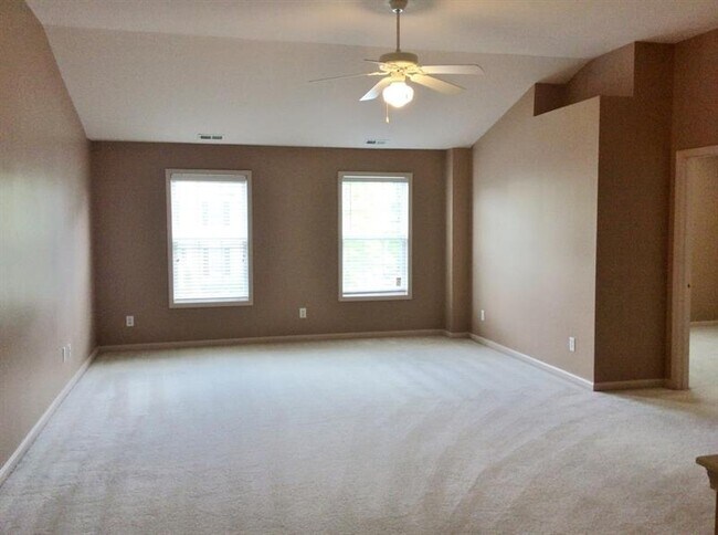 Building Photo - 110 Village Green Cir