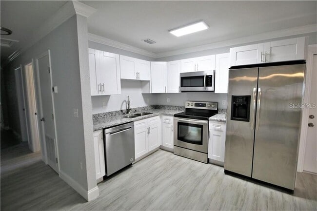 Building Photo - 3207 W Cherokee Ave