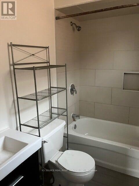 Photo du bâtiment - 42 Coe Dr