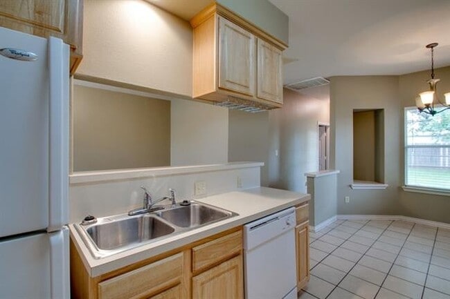 Building Photo - MOVE IN READY : EVERMAN