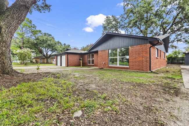 Building Photo - 4903 Mayflower St