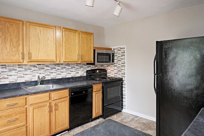Building Photo - 1223 Villa Ln