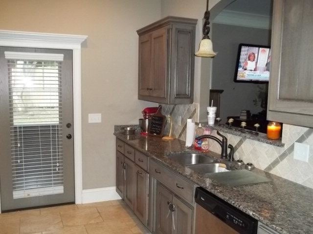 Building Photo - 4 bedroom in Valdosta GA 31605