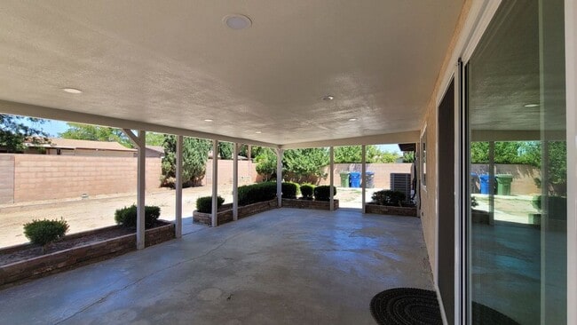 Foto del edificio - 45303 Lorimer Ave