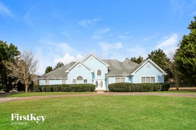 Building Photo - 1020 Forest Hills Dr SE