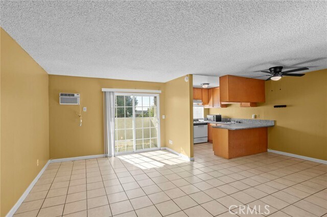 Foto del edificio - 7243 Milton Ave