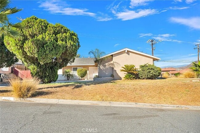 Building Photo - Located in the desirable Jurupa Hills clos...