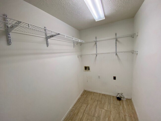 Building Photo - 3 Bedroom Home!