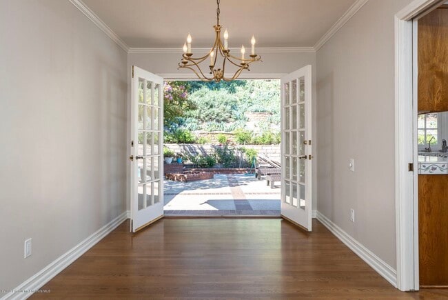 Building Photo - 2715 Pine Lawn Dr