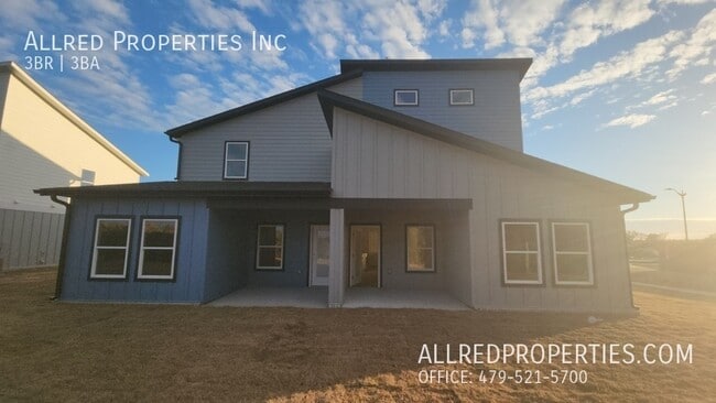 Building Photo - 1608 Casuarina Dr