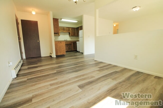 Building Photo - 1221 Yellowstone Ave