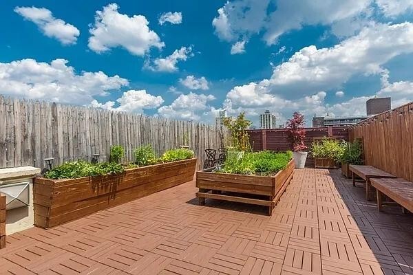 Building Photo - 212 W 91st St