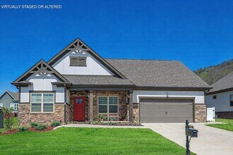 Building Photo - 9015 Seven Lakes Dr