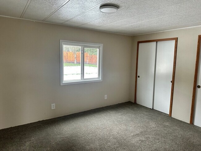 Foto del edificio - THREE BEDROOM TWO BATH OFF WESTSIDE HIGHWAY