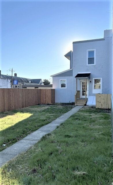 Building Photo - 19 W Winona Ave