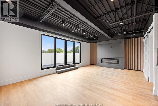 Photo du bâtiment - 3850 Dougall Ave