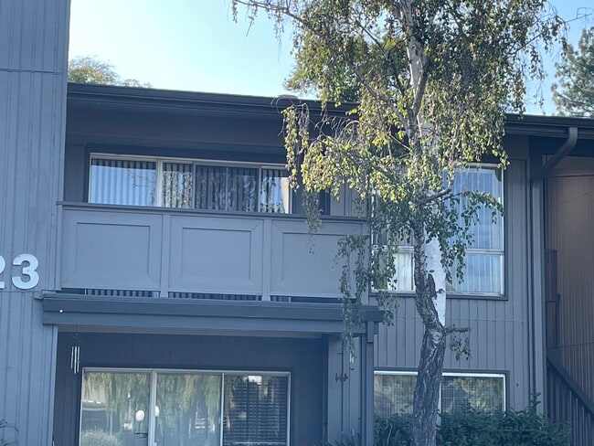 Building Photo - 120 Saratoga Ave