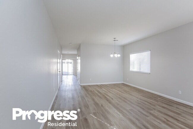 Building Photo - 9120 W Cambridge Ave