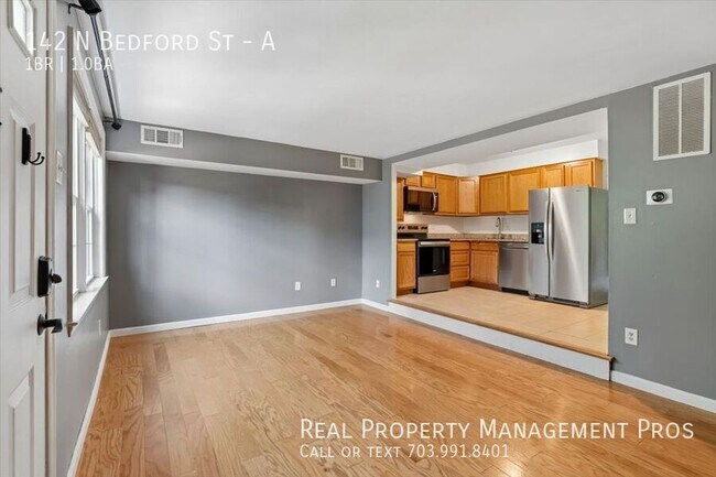 Foto del edificio - 142 N Bedford St