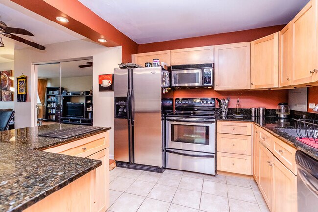 Building Photo - 1344 N Dearborn Pkwy