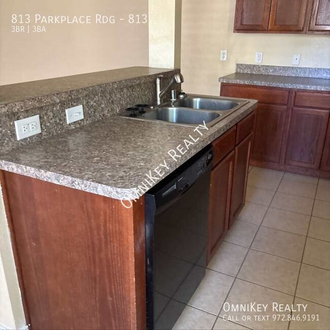 Foto del edificio - 813 Parkplace Ridge