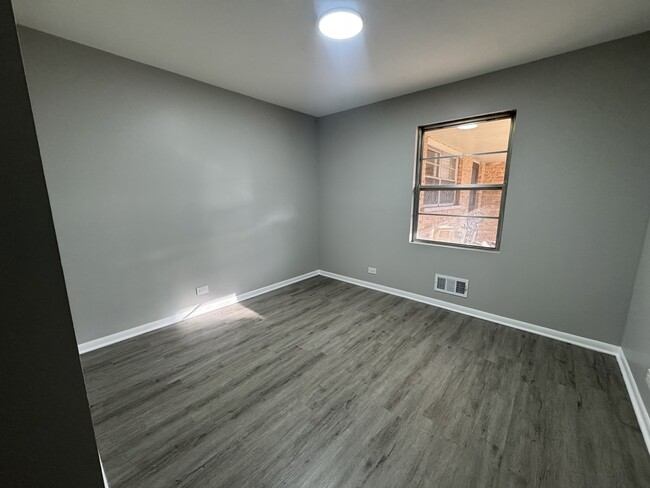 Building Photo - 5651 W 97th St