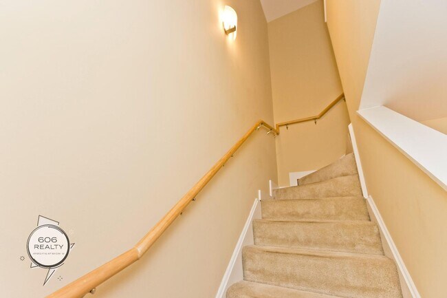 Building Photo - 2504 N Willetts Ct