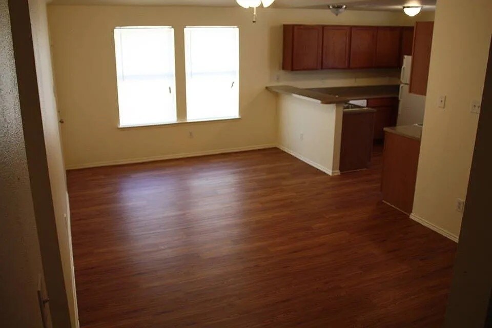 Foto principal - 7816 Downe Dr