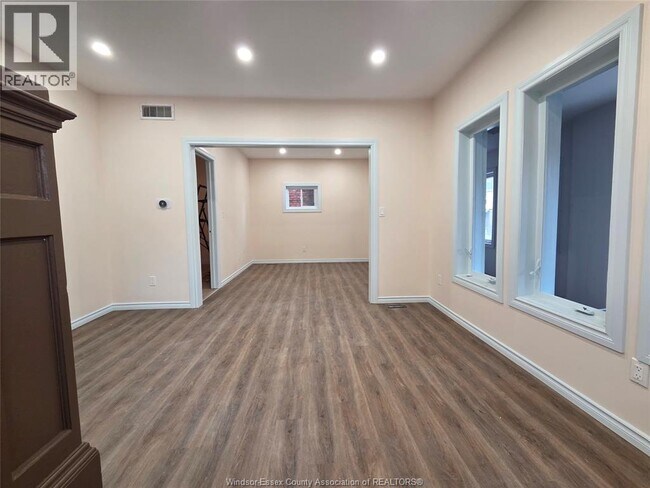 Photo du bâtiment - 3284 Baby St