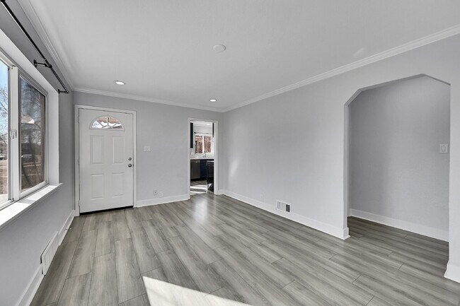 Foto del edificio - $2,440.95, 3-bed, 1-bath, located in Denver with a large backyard and $300 off the first month's ...