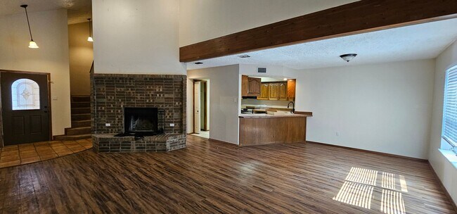 Building Photo - Adorable 2 bed, 2.5 bath home for rent