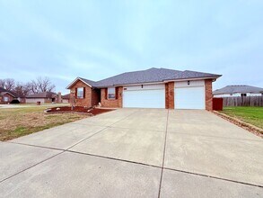 Building Photo - 5477 Basswood Ct W