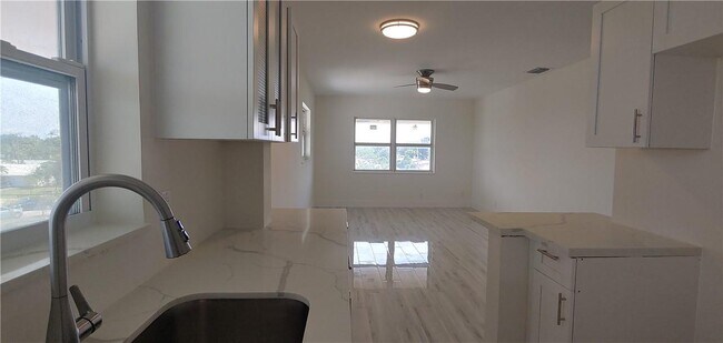 Building Photo - 1480 E Sample Rd
