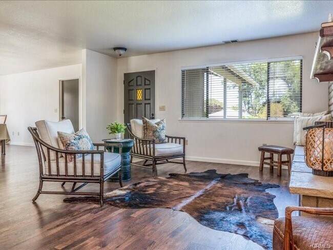Foto del edificio - Spacious 3-Bedroom by Meadow Park with Lar...