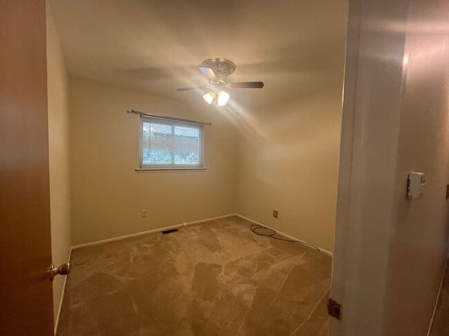 Building Photo - 87 Carter Dr