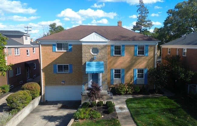 Building Photo - 2027 Riverside Dr