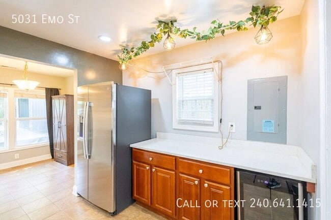 Building Photo - 5031 Emo St