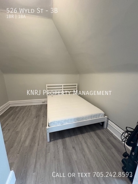 Building Photo - One Bedroom Apartment