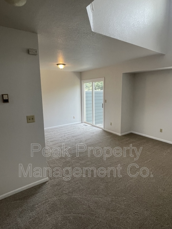 Building Photo - 1007 Cuerto Ln