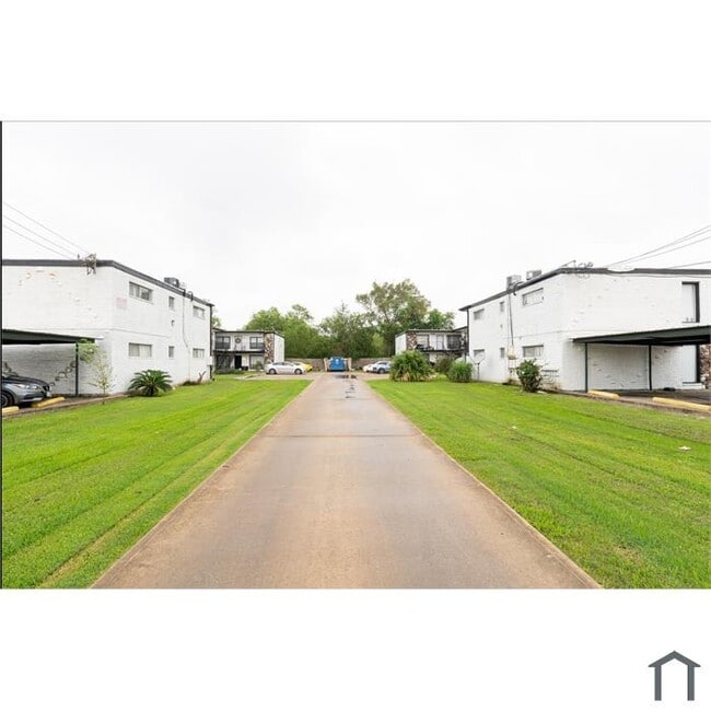 Photo - 6004 Schroeder Rd Apartments