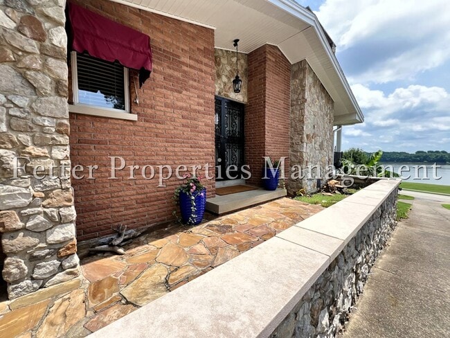Building Photo - Riverfront Living with Mid-Century Flair