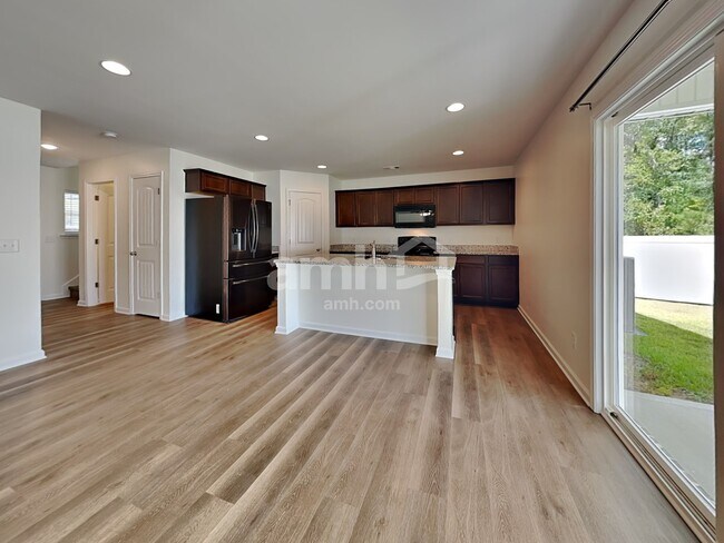 Building Photo - 27 Spinaker Ct