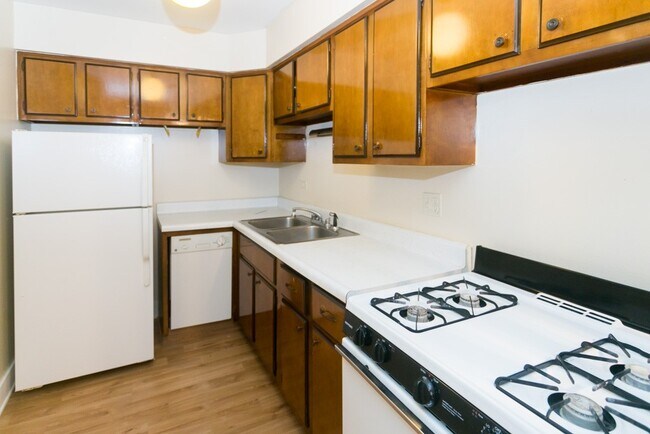 Building Photo - 675 W Wrightwood Ave