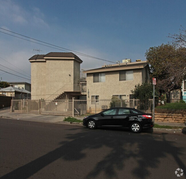 Foto del edificio - 1815 E 2nd St