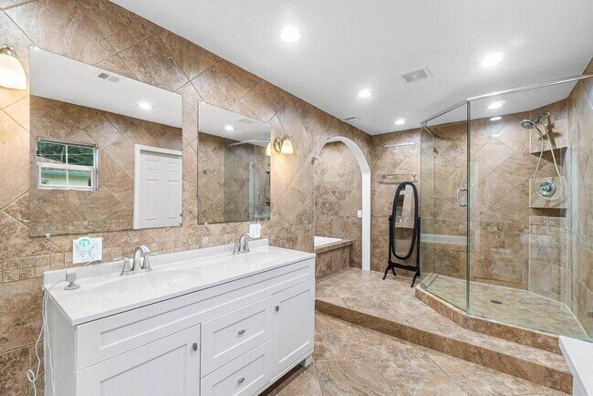 Foto del edificio - 4323 Redding Rd