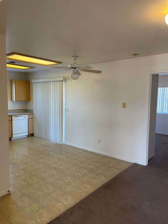 Foto del edificio - 2331 Shorewood Drive