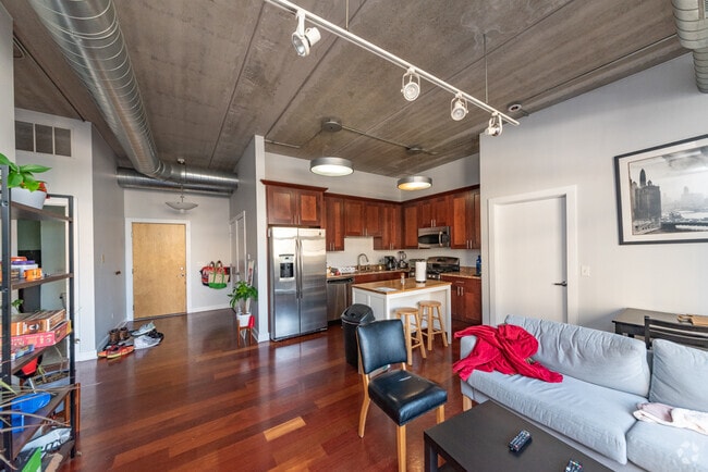 Building Photo - 3245 N Ashland Ave