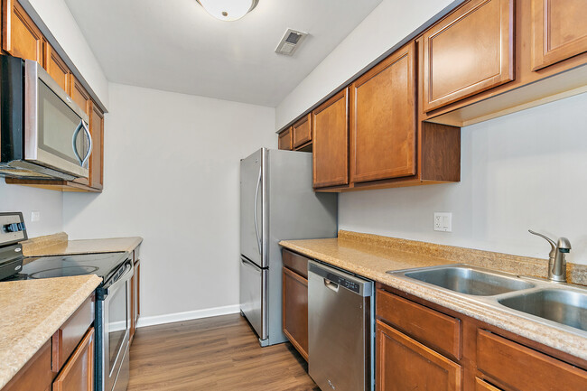 Building Photo - 1422 Stonebridge Cir
